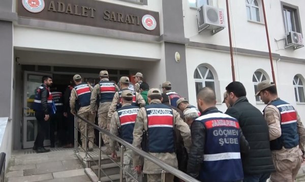 Hatay'da göçmen kaçakçılarına darbe: 10 gözaltı