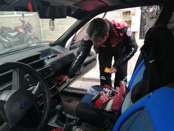 Zehir taciri ile kullanıcılarına cami önünde baskın