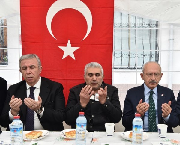 Kılıçdaroğlu şehit ailesini ziyarete gitti