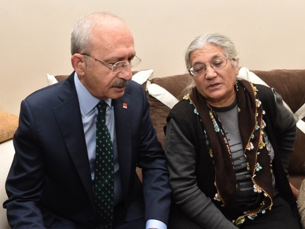 Kılıçdaroğlu şehit ailesini ziyarete gitti