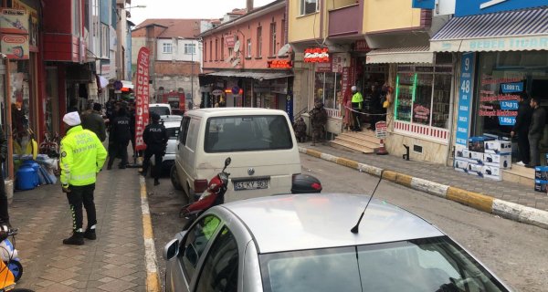 i Elinde tüfek ve benzin bidonuyla dükkan bastı