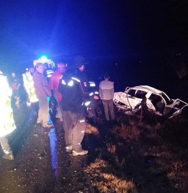 i Trafik kazasında 3'ü aynı aileden olmak üzere 4 kişi öldü