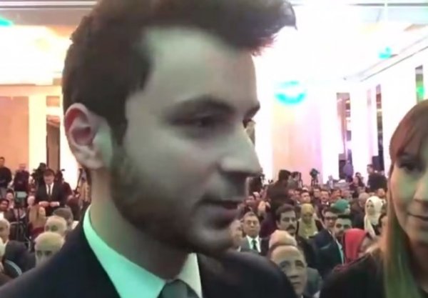 Gelecek Partisi'nin genç üyesinden diploma çıkışı