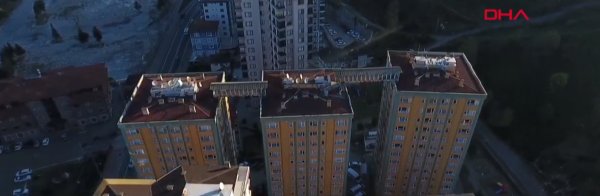 Rize'de yangın merdiveni çatıya kuruldu