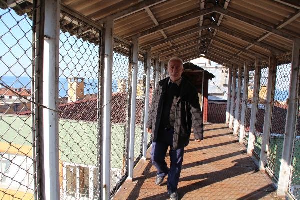 d Rize'de yangın merdiveni çatıya kuruldu