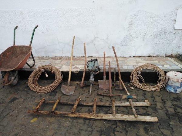 Jandarma kaçak kazı yapanları gözaltına aldı