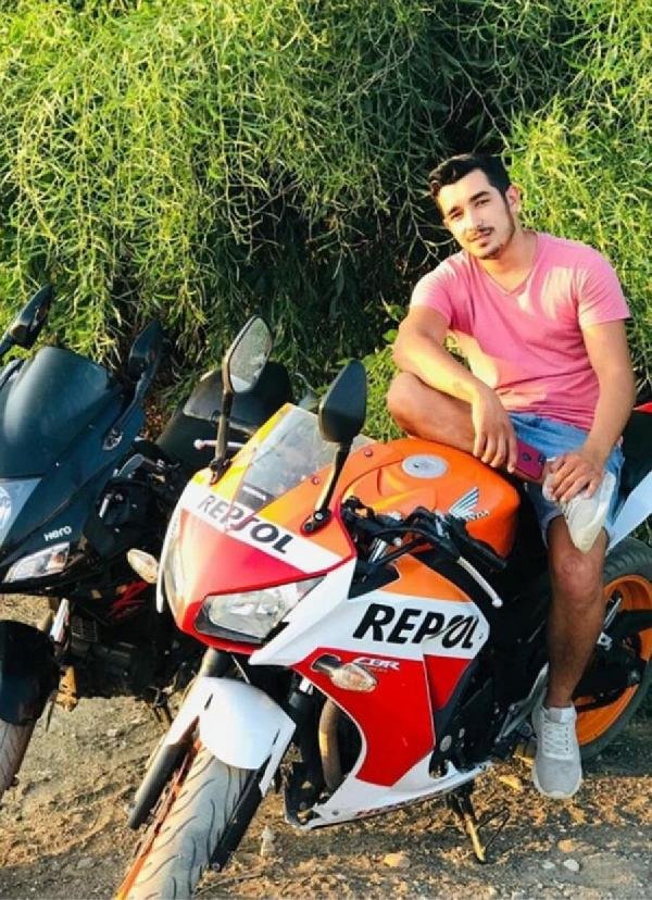 d Kontrolden çıkan otomobil iki gencin sonunu getirdi