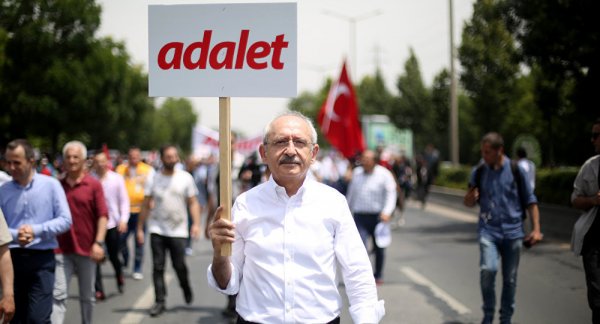 Kemal Kılıçdaroğlu, hakareti burs şartıyla affetti