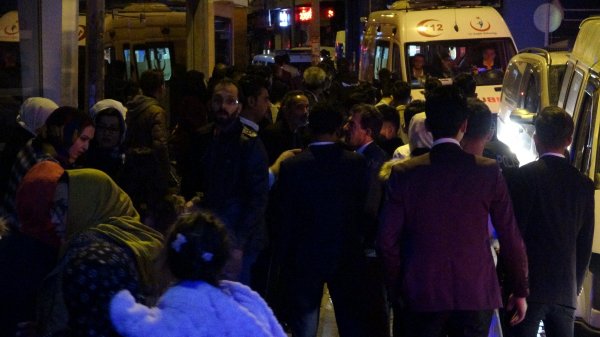 Trabzon'da düğünde 20 kişi maytap dumanından zehirlendi