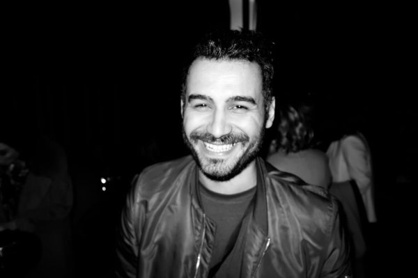 Fotoğraflarını muzlayan Türk sanatçı: Ufuk Altunkaş Fotoğraflarını muzlayan Türk sanatçı: Ufuk Altunkaş