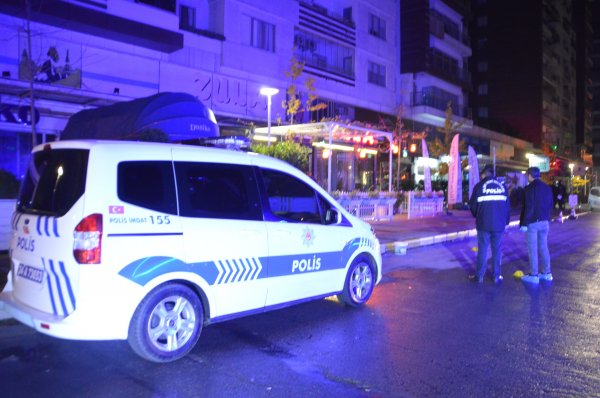 Beylikdüzü'nde eğlence mekanına silahlı saldırı: 2 yaralı