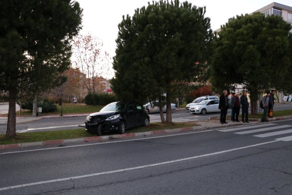 Kahramanmaraş'ta sürücüsüz araç 3 otomobile çarptı