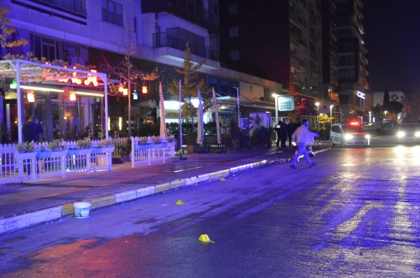 Beylikdüzü'nde eğlence mekanına silahlı saldırı: 2 yaralı