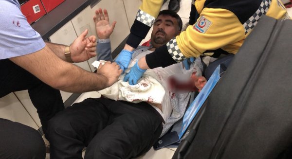 i Baba ve oğlu teknomarket çalışanlarına saldırdı