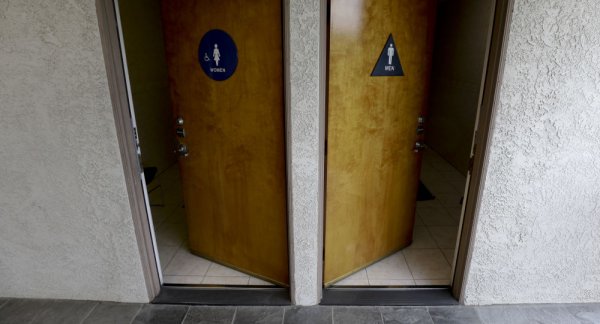 İngiltere'deki şirketten tuvaletlerin şekline müdahale