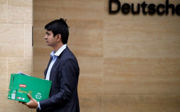 Alman devi Deutsche Bank batıyor