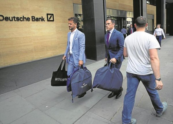 Alman devi Deutsche Bank batıyor