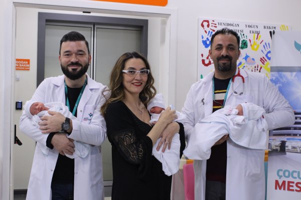 i 50 yaşındaki doktorun üçüzleri oldu