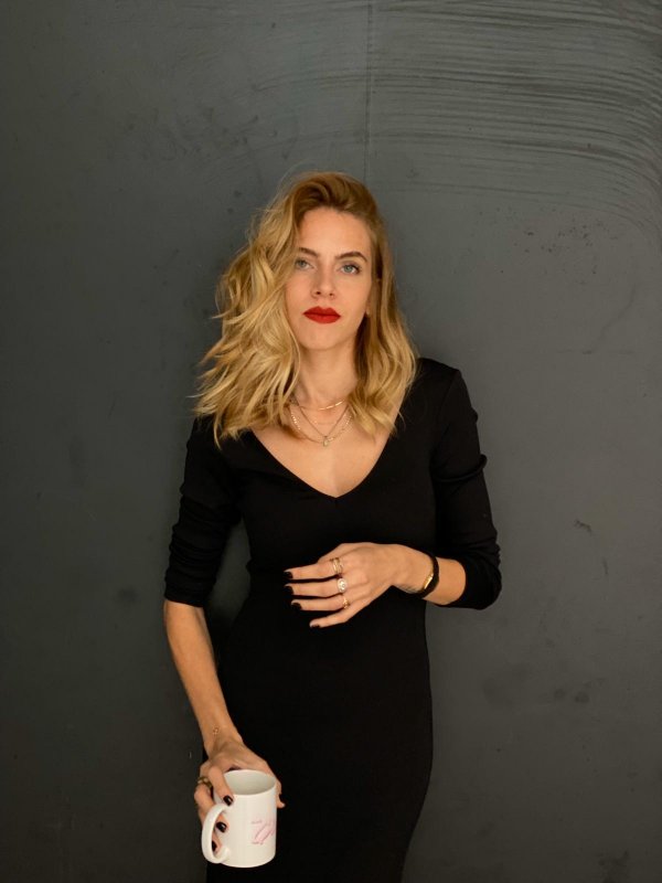 Melis İşiten - Hayatın farklı sayfalarından 13 kadın ile: Hikâyemi Ben Seçtim Melis İşiten - Hayatın farklı sayfalarından 13 kadın ile: Hikâyemi Ben Seçtim