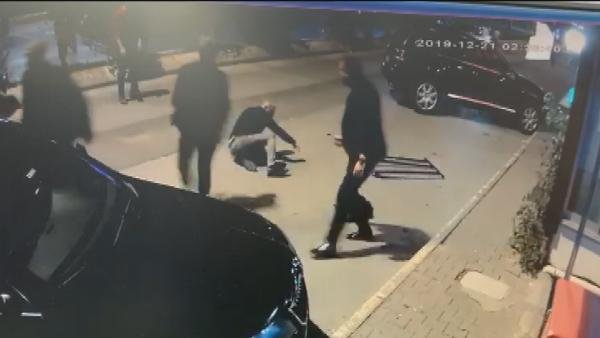 d Eğlence mekanında laf atma kavgası: 3 yaralı