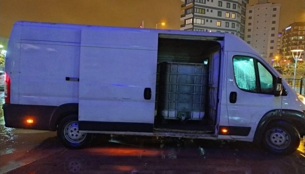 i Minibüsten 3 ton kaçak akaryakıt çıktı