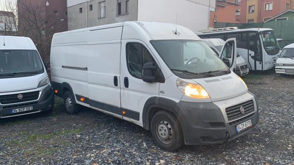 i Minibüsten 3 ton kaçak akaryakıt çıktı