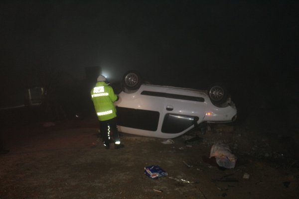 Konya'da hafif ticari araç takla attı: 1 ölü 4 yaralı