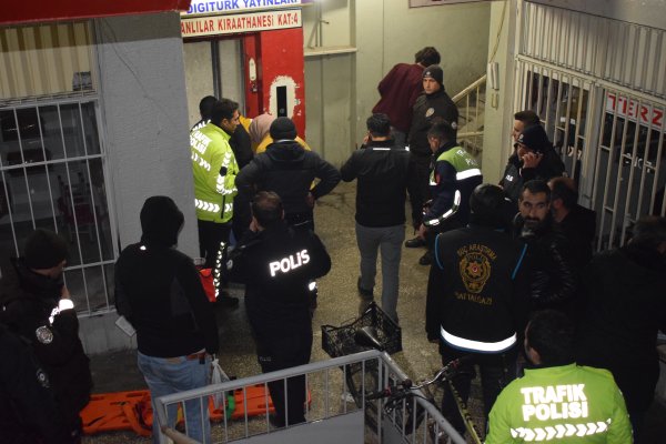 i Asansör boşluğuna düşerek can verdi