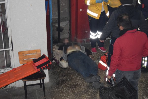 i Asansör boşluğuna düşerek can verdi