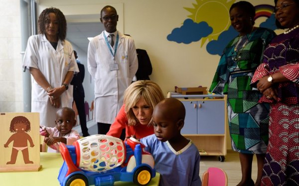 Macron'dan sömürgecilik itirafı