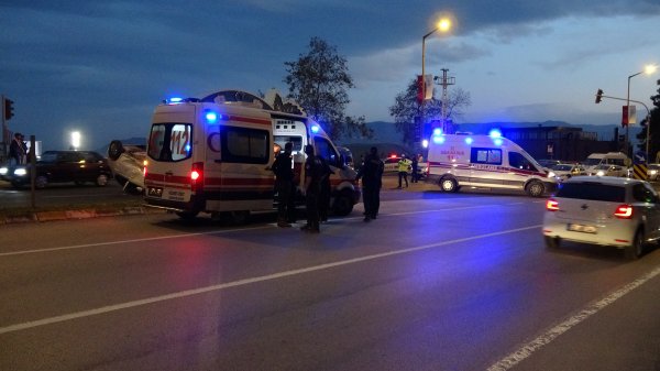 Ordu'da minibüs ile otomobil çarpıştı