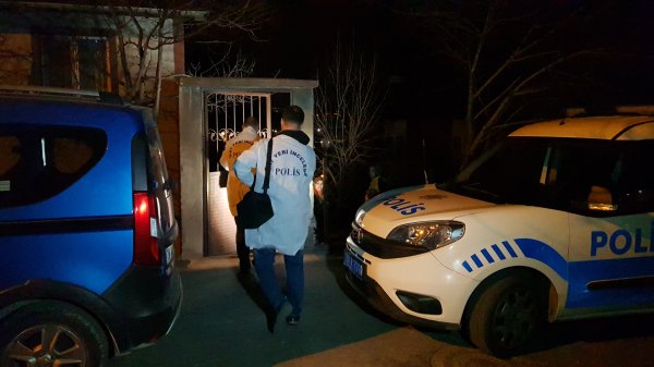 Merdivenlerden masayla beraber yuvarlanan mobilyacı öldü