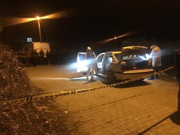 i Adana'da seyir halindeki araca silahlı saldırı: 2 ölü