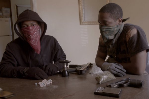 Netflix'in uyuşturucu ve LGBT mesajı verdiği yapımlar