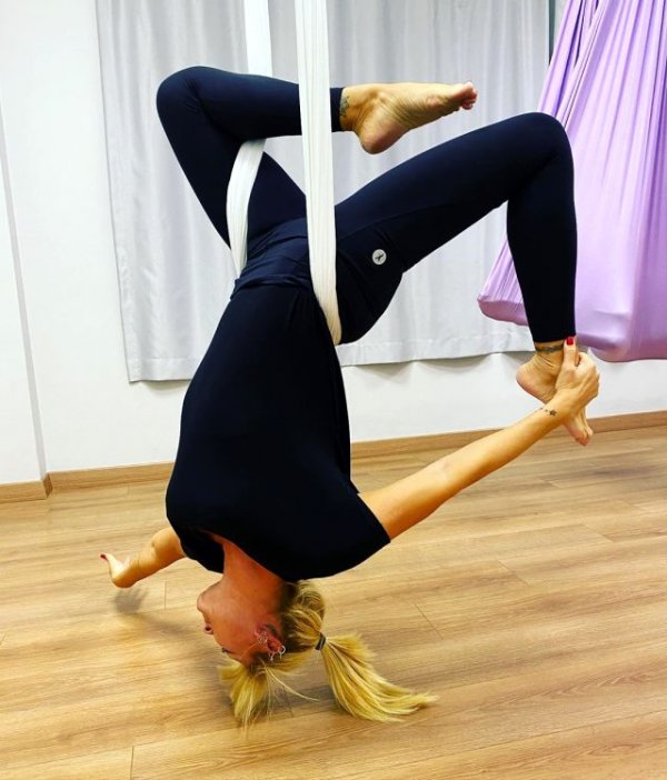 Pınar Altuğ yogaya başladı