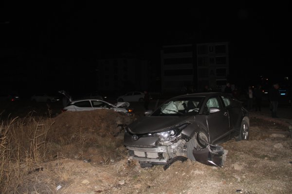 Elazığ'da iki aracın çarpışması sonucu 4 kişi yaralandı