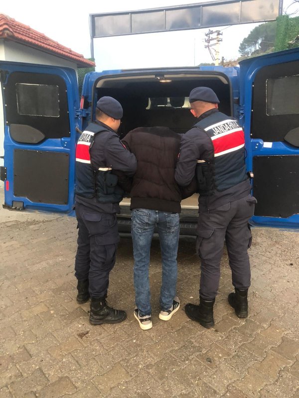 i İzmir'de 22 çuval zeytin çalan şahıs yakalandı