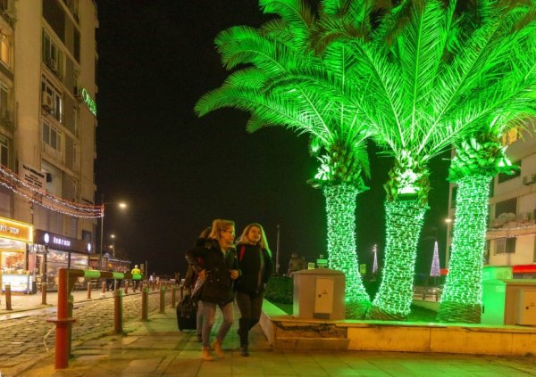 İzmir'de cadde ve sokaklar 2020'ye için hazırlandı