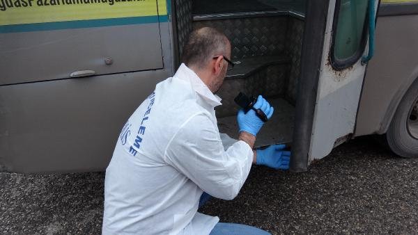 d Otobüsten düşen 3 çocuk annesi kadın öldü