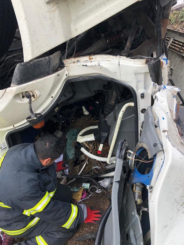 Sürücüsünün kontrolünü kaybettiği tır devrildi: 2 ölü