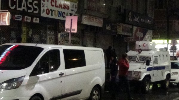 i Diyarbakır'da kucağında bebek olan anneye silahlı saldırı