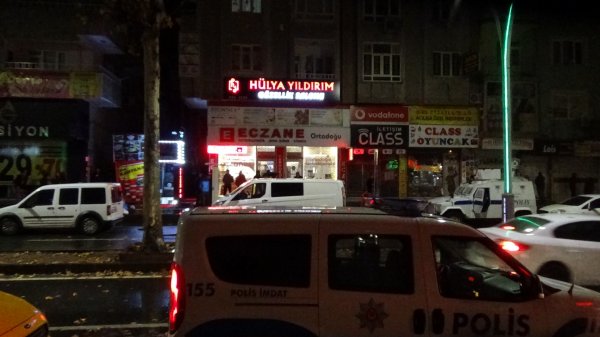 i Diyarbakır'da kucağında bebek olan anneye silahlı saldırı