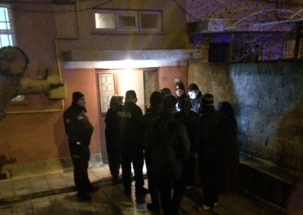 i Elazığ'da alkollü şahıs babasını ve komşularını bıçakladı