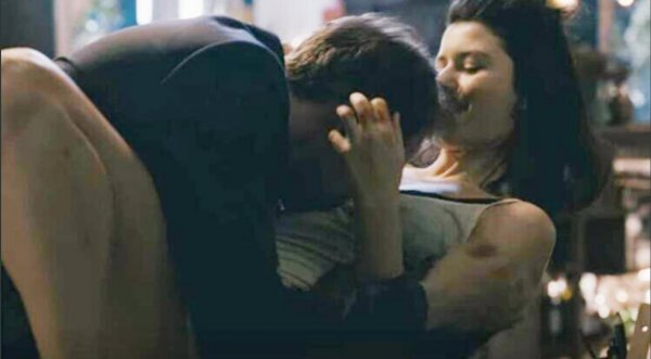 Beren Saat, Netflix'teki eşcinsel içerikleri savundu