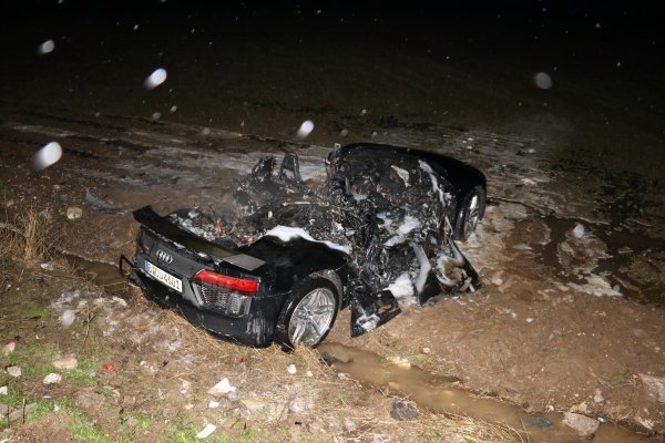 i Kahramanmaraş'ta takla atarak yoldan çıkan araç alev aldı