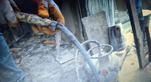 İzmir'de bir kuyumcu dükkanında patlama meydana geldi