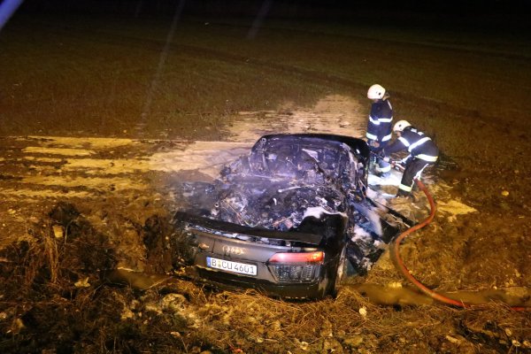 i Kahramanmaraş'ta takla atarak yoldan çıkan araç alev aldı