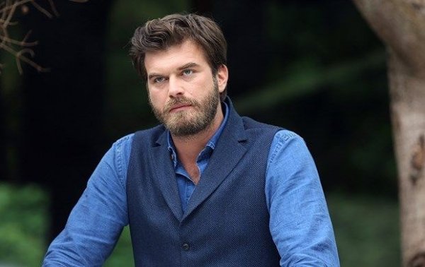 Kıvanç Tatlıtuğ'dan Atatürk açıklaması