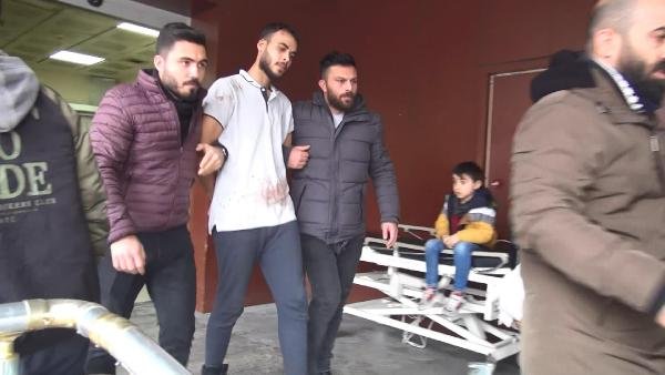 d Eşi için tartıştığı amcasını bıçaklayıp, gözlerini oydu