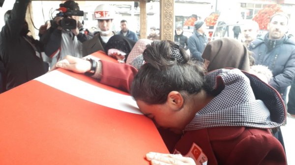 Erzurumlu şehidi binler uğurladı